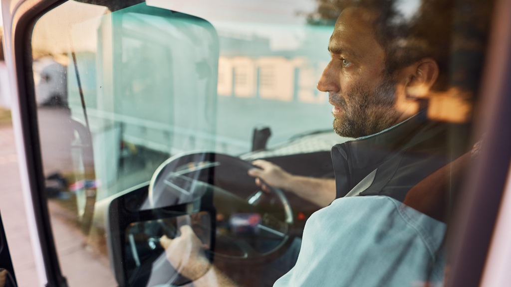 Fleet Safety for SMBs: How Connected Tech Reduces On-Road Risk