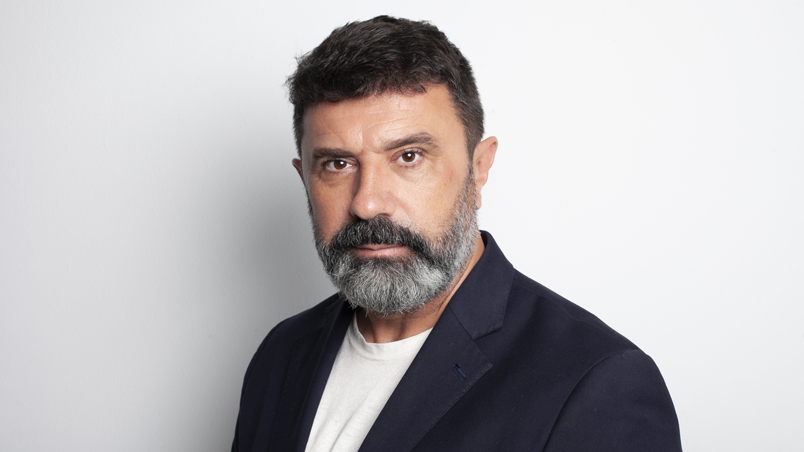 Mikel Gonzalez of Mundo Amigo: Leveraged Unemployment Benefits to Start a Business