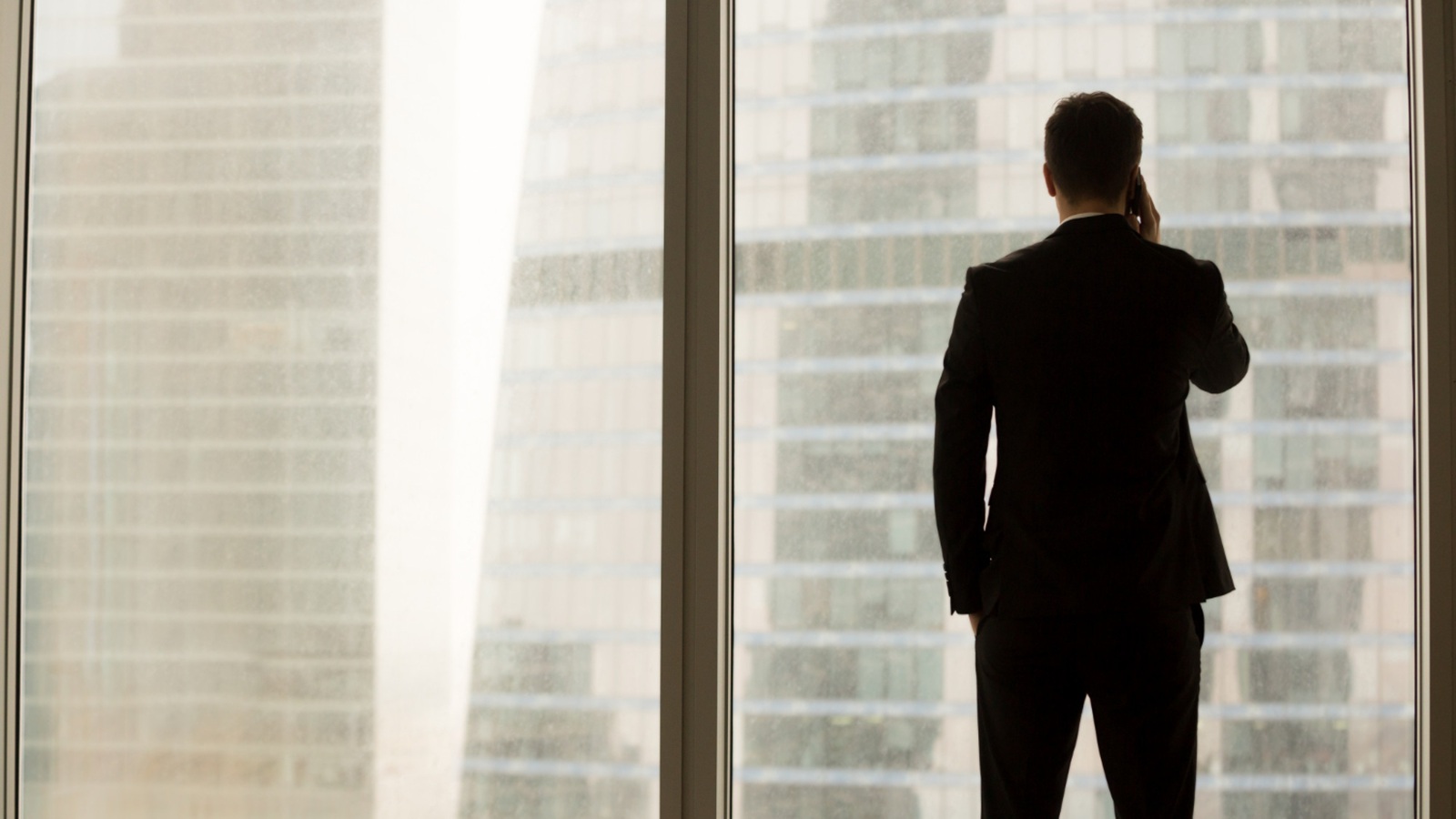 The Entrepreneur’s Dilemma: Everyone Gives Advice, Yet You Decide Alone